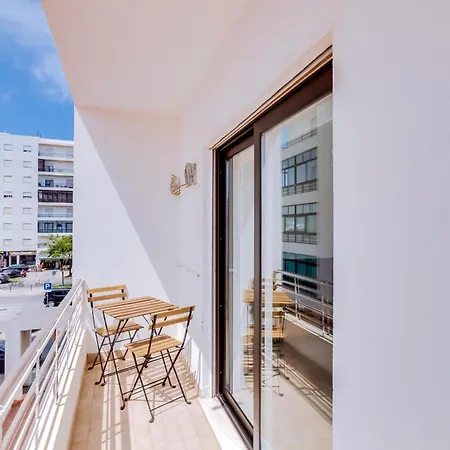 Апартаменты T2 Moderno E Renovado A 500m Da De