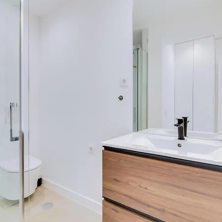 T2 Moderno E Renovado A 500m Da De Apartment Quarteira