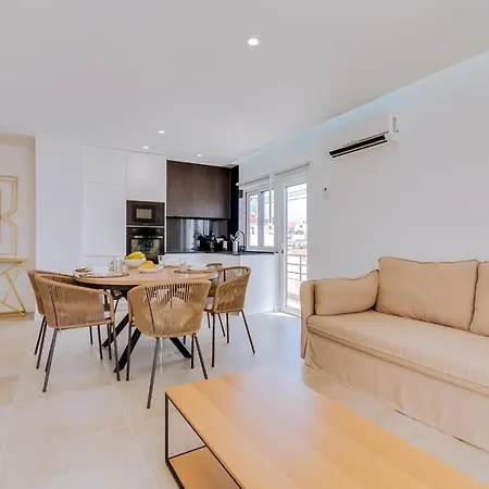 Apartment T2 Moderno E Renovado A 500m Da De Quarteira